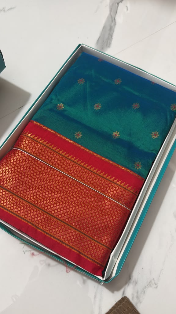Kalanjali  Paithani Contrast — gallery